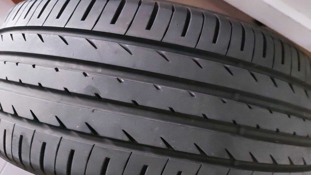 Pneu 215 50 R18 92v