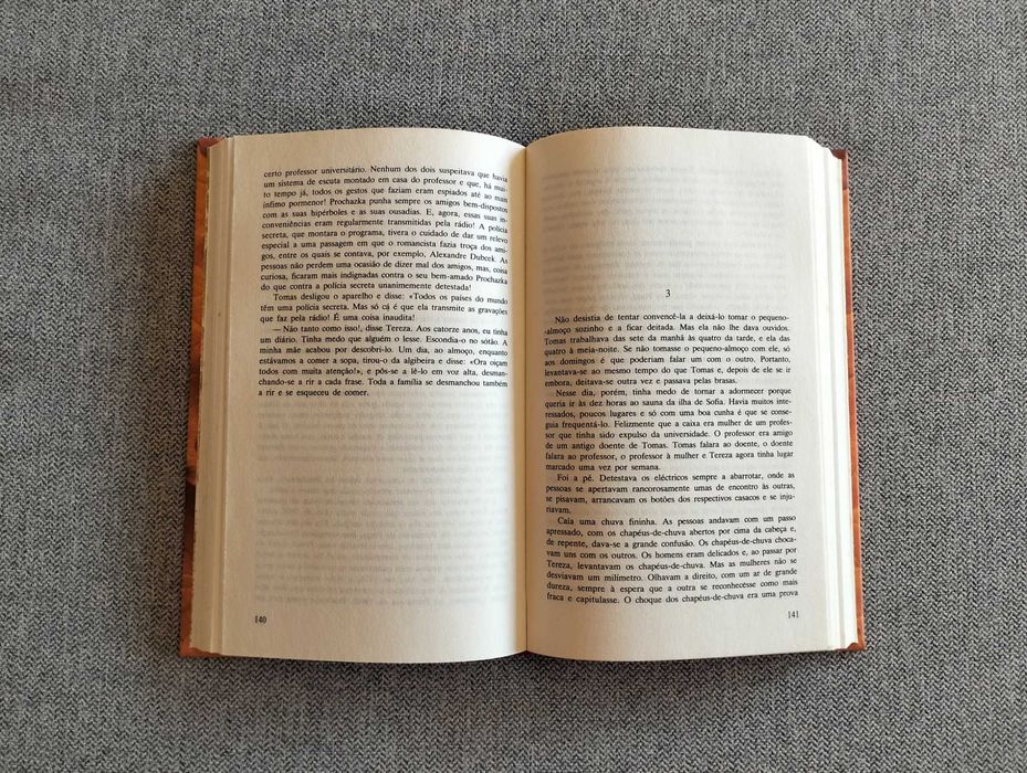 Livro "A insustentável leveza do ser" de Milan Kundera