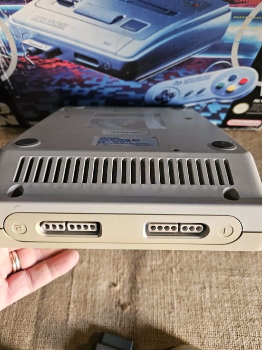 Super Nintendo com caixa