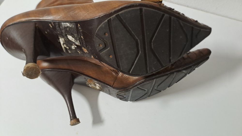 Botins em pele 37