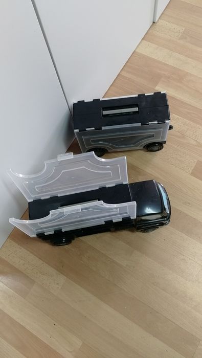Porta carrinhos em bom estado (brinquedo)