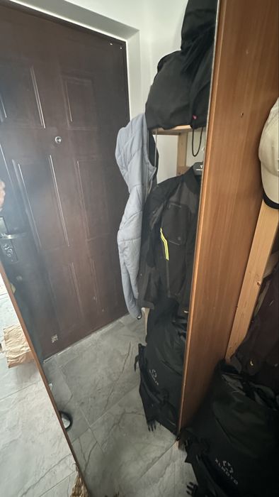 Szafa solidna z lustrem