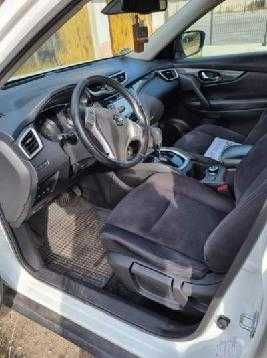 Samochód Nissan 20017