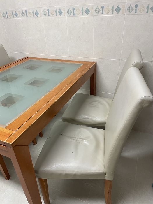 Mesa Extensivel e Cadeiras (usado)