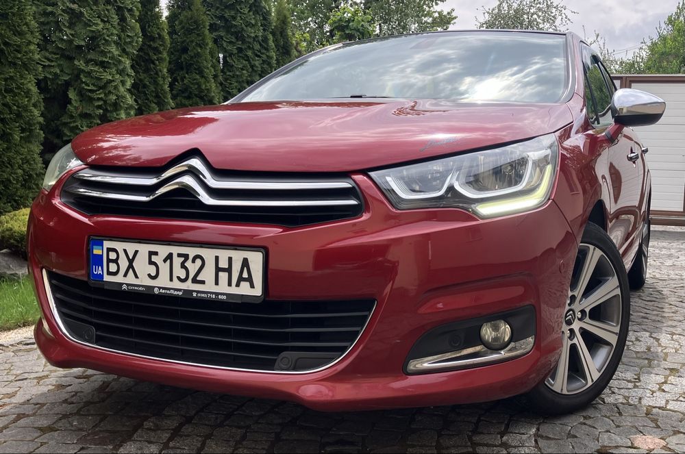Citroen C4 2015 хечбек.