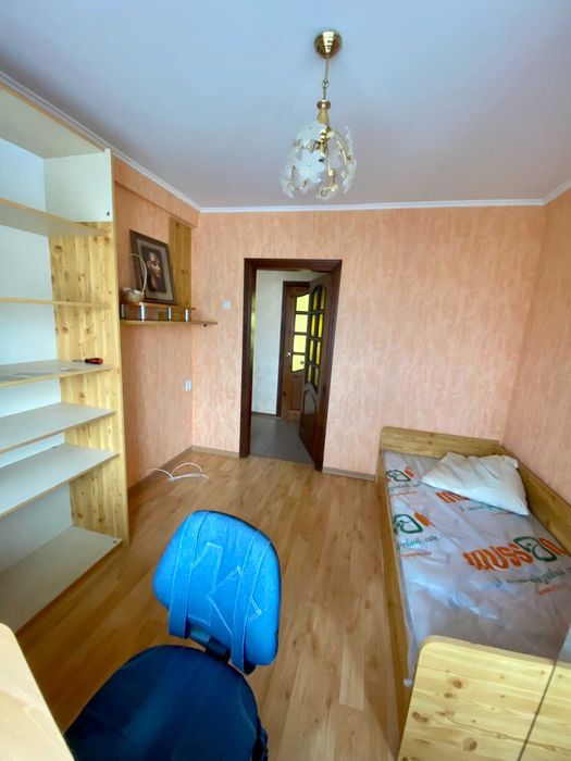 Здам кімнату на Березняках для дівчини/жінки з офісним графіком роботи