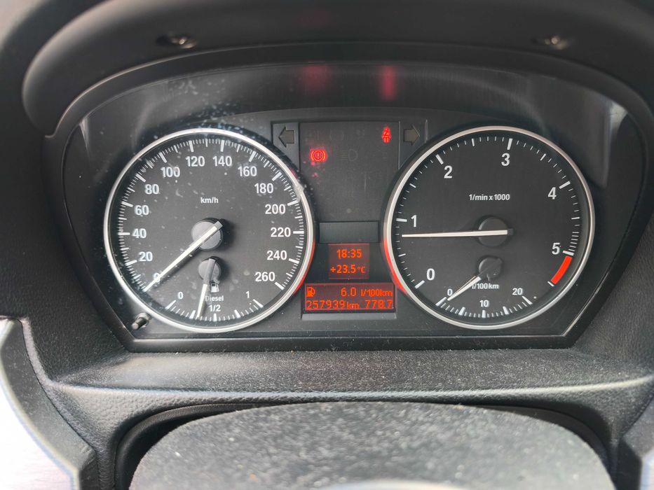 BMW E90 318d 2010