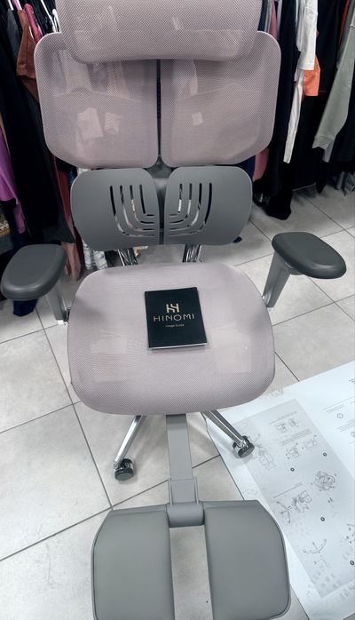 Krzesło ergonomiczne Hinomi. Solidna konstrukcja. Wiele funkcjii