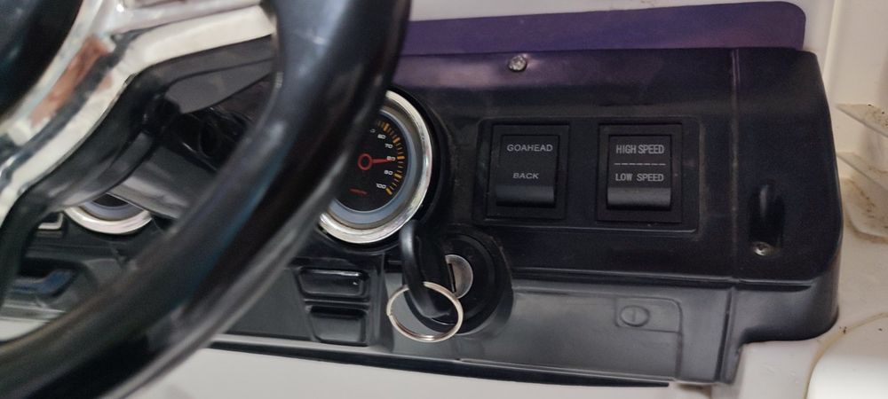 Продам машинку на пульту