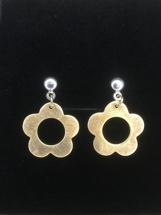 Brincos em prata e prata dourada