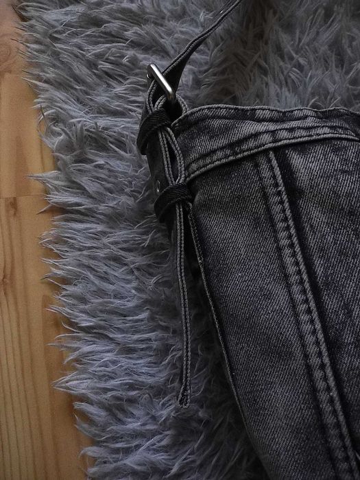 Nowa torebka hobo z efektem sprania z kosmetyczką w środku Reserved