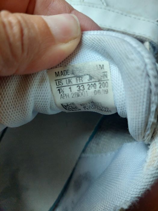 Ténis adidas brancos