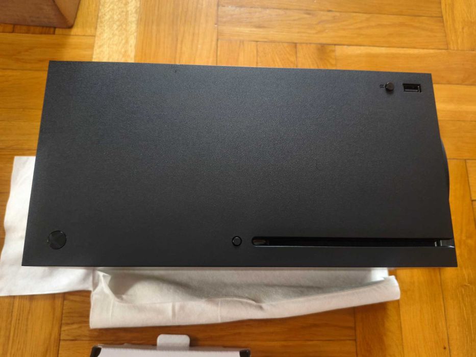 Konsola Microsoft Xbox Series X 1 TB z napędem komplet Gwarancja 01-2027