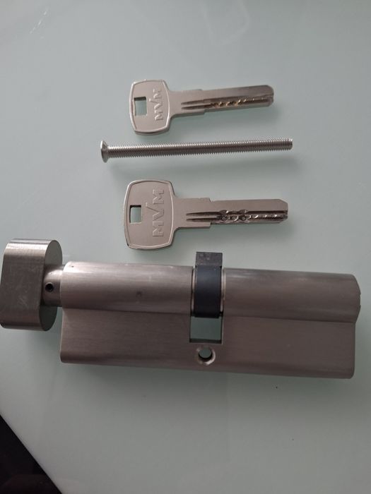 Продам  сердцевину замка для входной двери