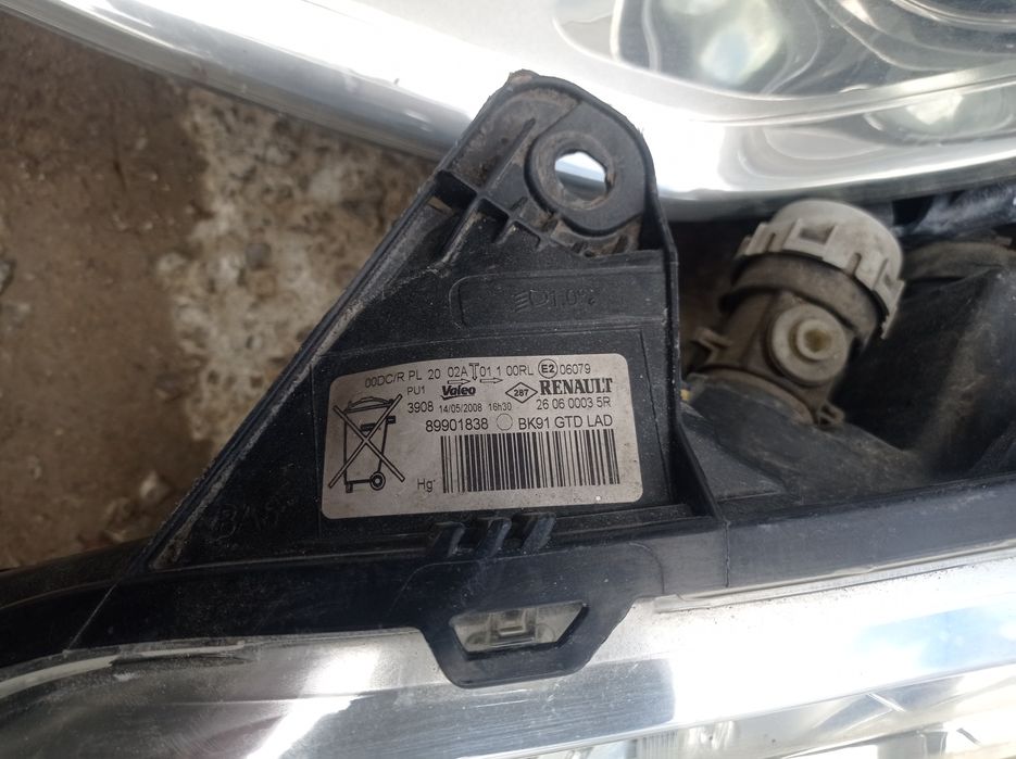 ФАРА передня ліва права ксенон RENAULT LAGUNA III (07-10)
