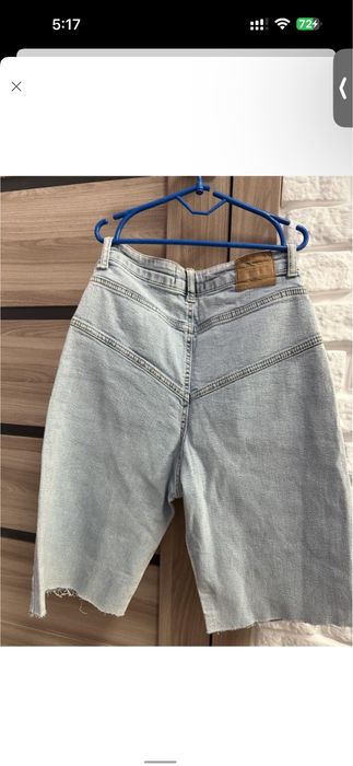 Продам нові джинсові шорти м-л з кокеткою/імітацією трусиків