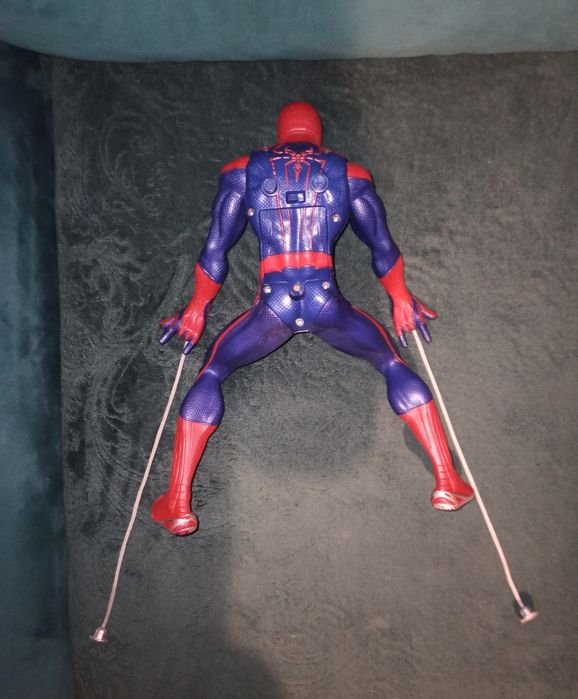 Spiderman Hasbro z 2012 r. strzelający pajęczyną
