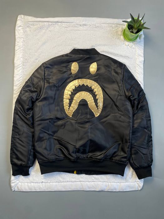 Новый бомбер Bape Bathing Are Gold
