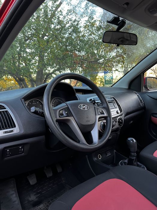 ЭКОНОМНЫЙ городской автомобиль  Hyundai i20, 2014 года