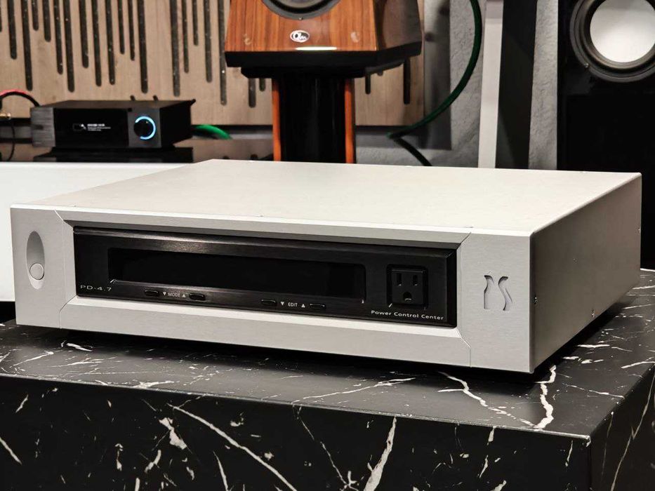 Силовий фільтр PS Audio International PD-4.7-US Power Control Center