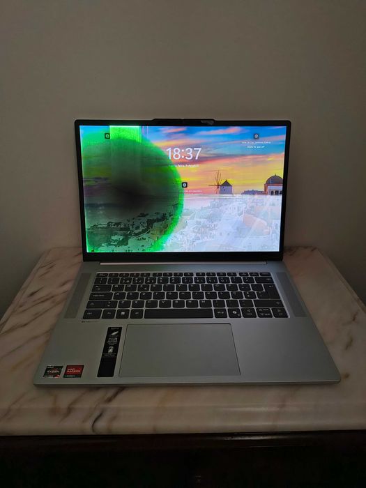 Portátil LENOVO slam 5