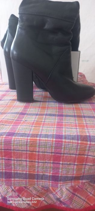 Чоботи,стан ідеальний,шкіра,каблук 10см