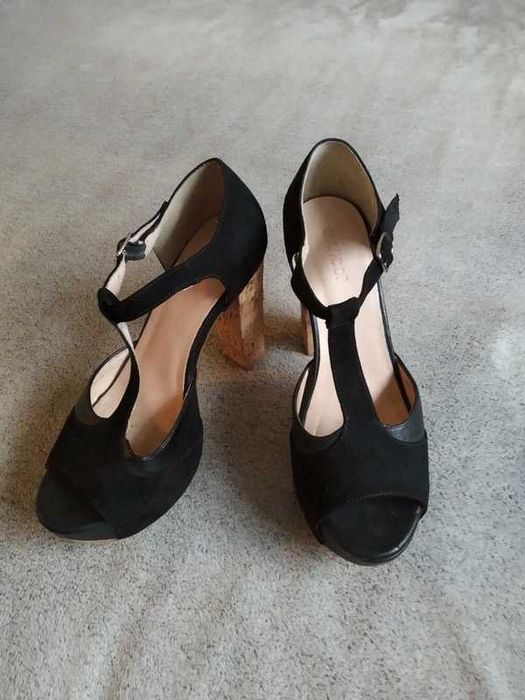Sandały na wysokim obcasie platformie