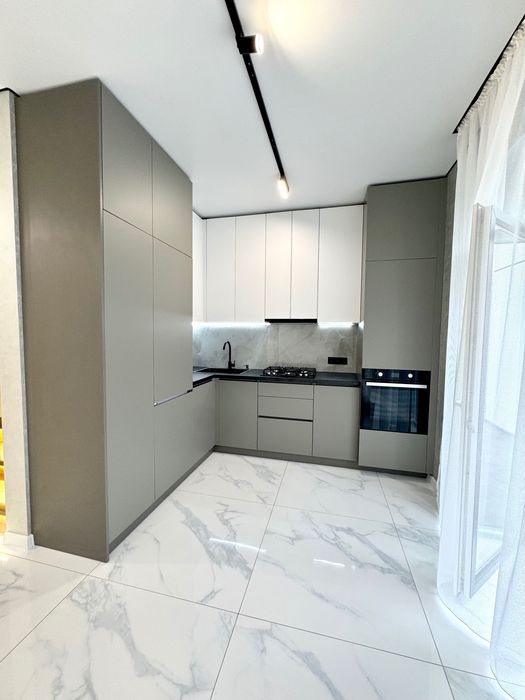 Продам котедж з ремонтом в районі Щасливе!