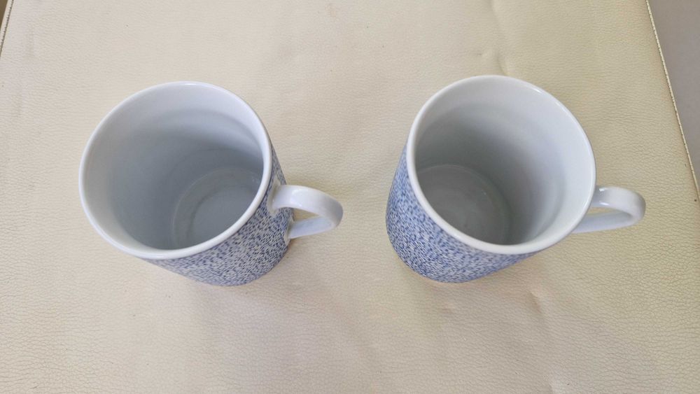 2 canecas azuis e brancas, Genevieve Lethu