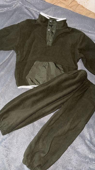 Новий дитячий спортивний костюм хакі на флісі