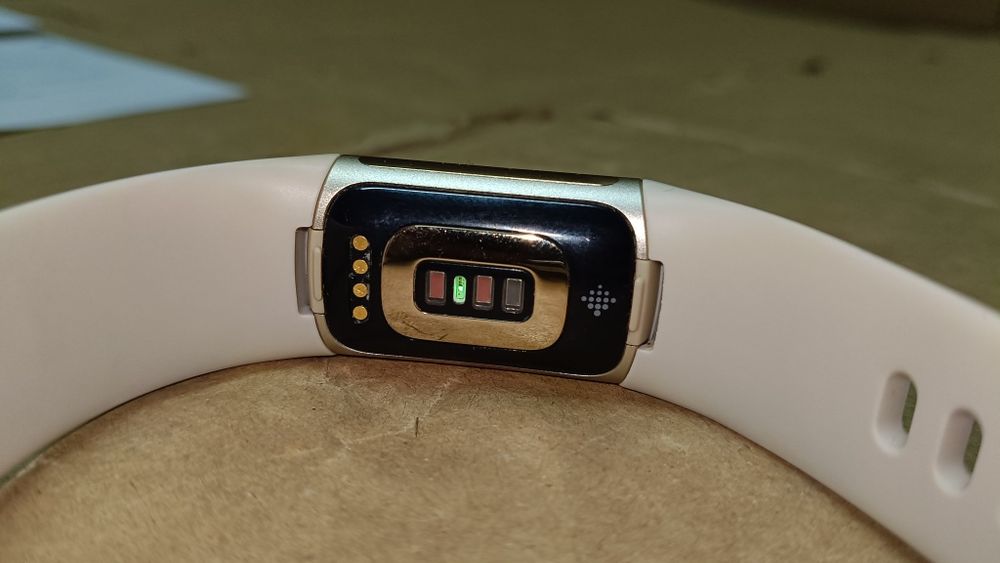 Fitbit Charge 5 Tracker aktywności fizycznej