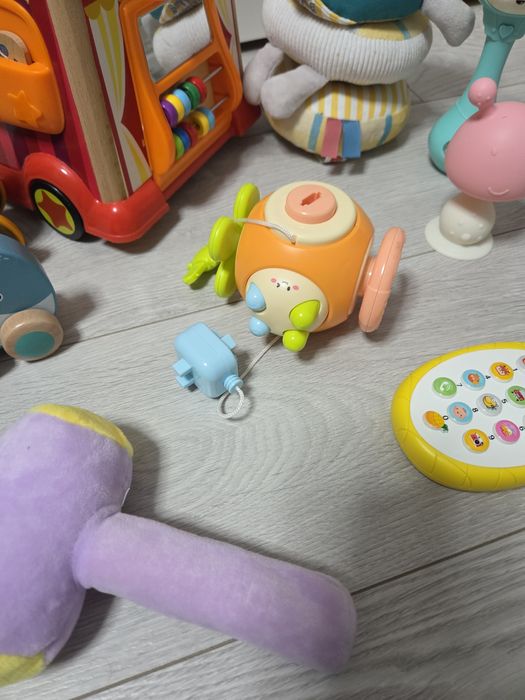 Лот іграшок для малечі