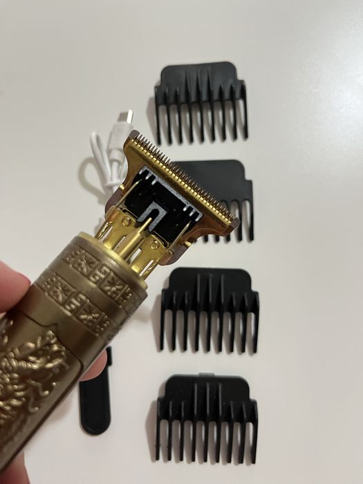 Maquina de corte dourada