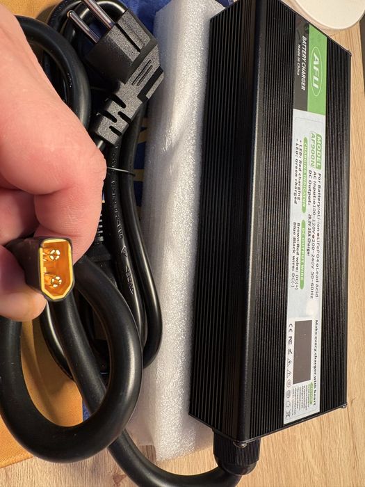 В наявності! Зарядка 24V 25A lifepo4