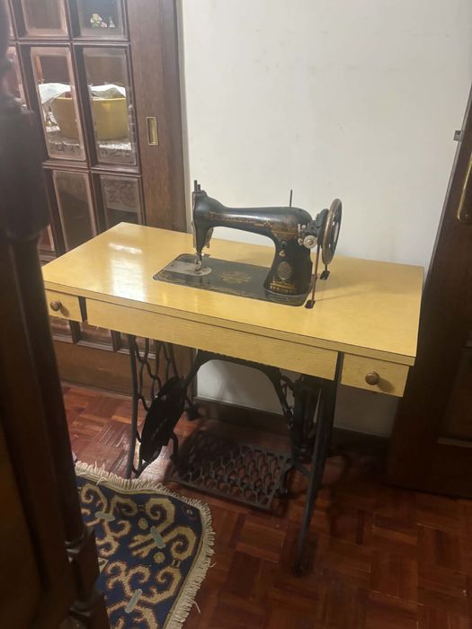 Maquina costura antiga