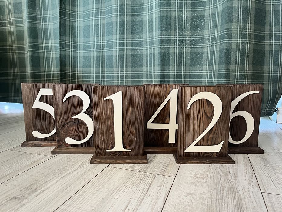 Drewniane tabliczki numery na stoły