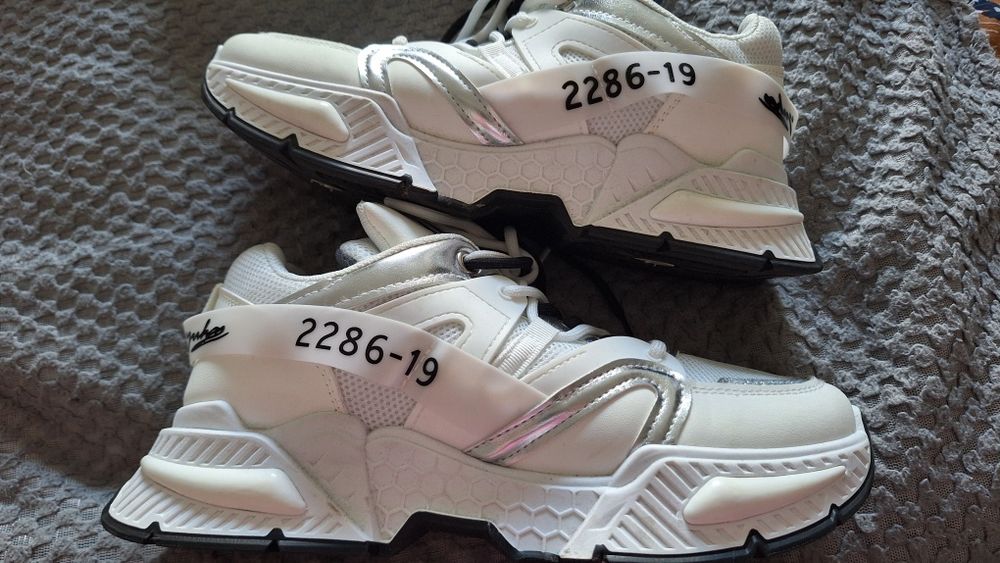 Adidasy.      40
