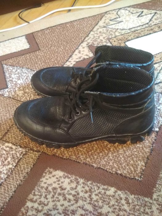 шкіряні ботинки перфорація