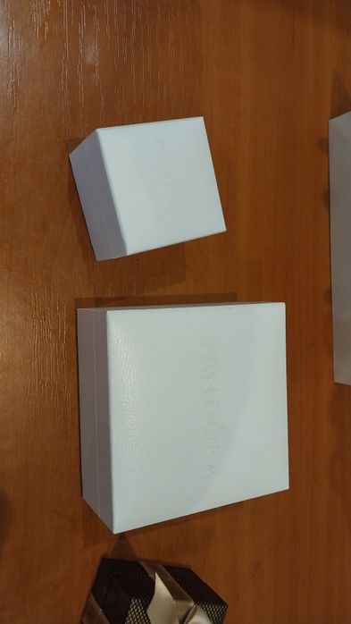 Продам  подарочный набор коробок и гофра  пакет сумочка.  PANDORA. Производство  Индонезия.Под браслет и кольца.