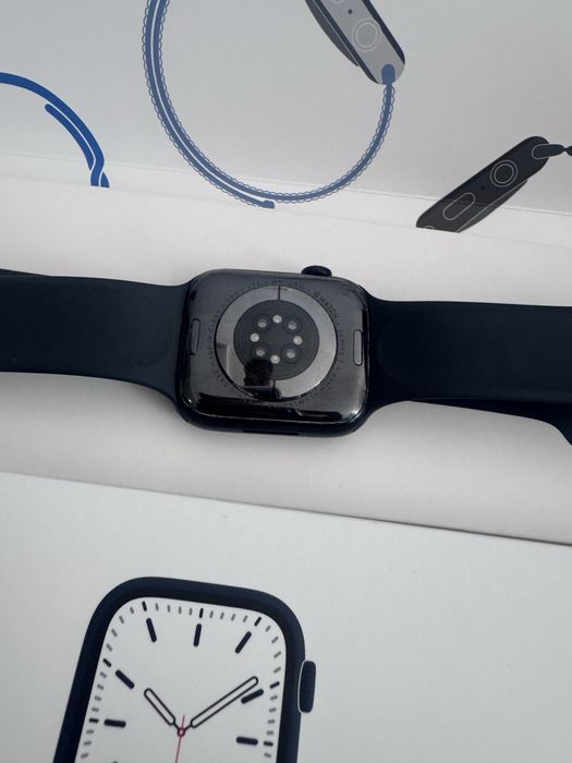 Apple Watch Series 7 (GPS + Cellular)