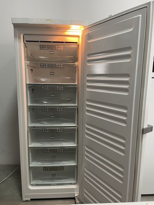 Морозильная камера Miele no frost из Германии 7 ящ 265 л 2022 г.в.