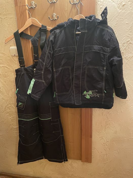 Kombinezon dwuczesciowy chlopiecy.