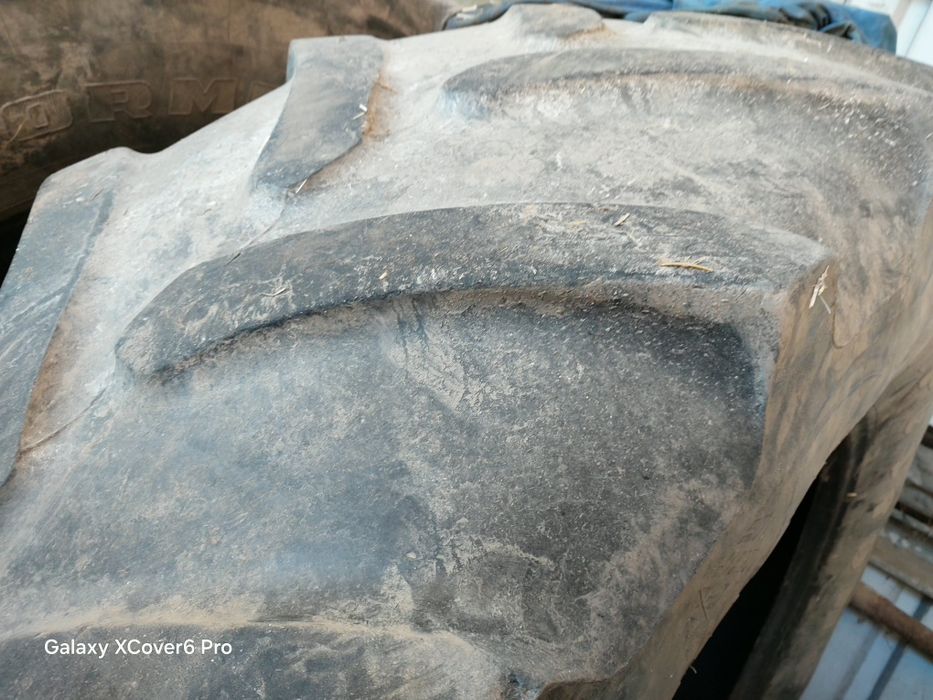 Pneus trator 580/70R28 e 480/70R28