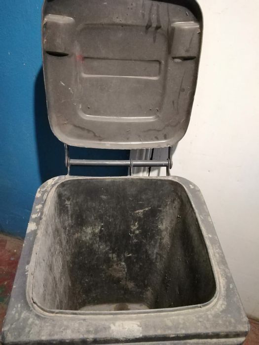 Контейнер для мусора 120 литров