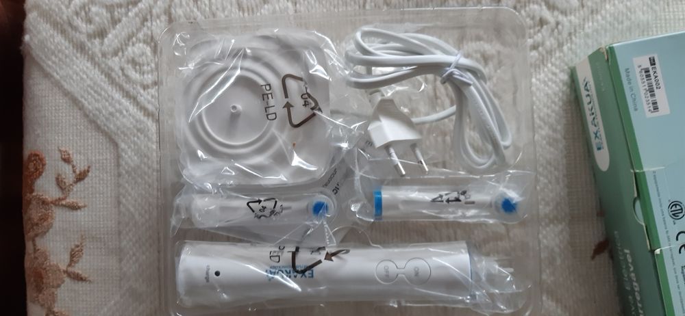 Exakua escova electrica recarregável