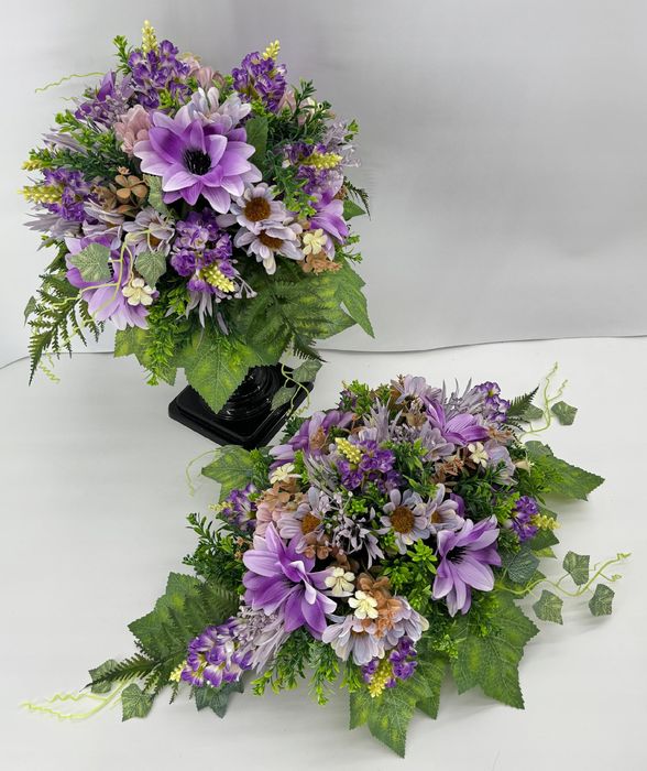 Zestaw kwiatów na grób stroik i bukiet fioletowy