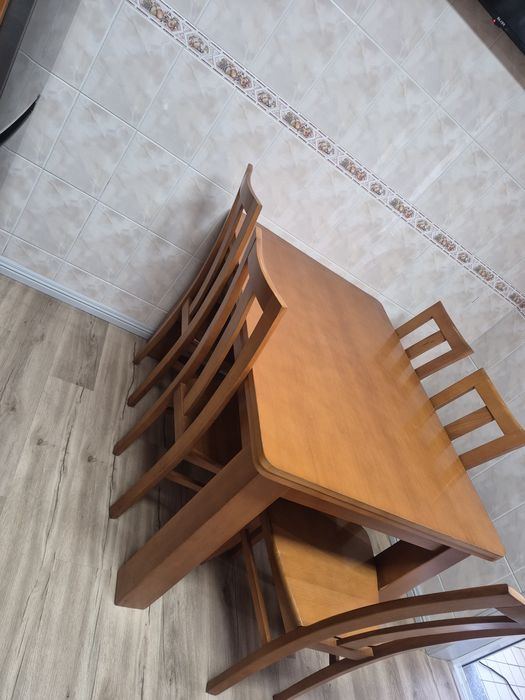 Mesa 130x90 extensível com 6 cadeiras