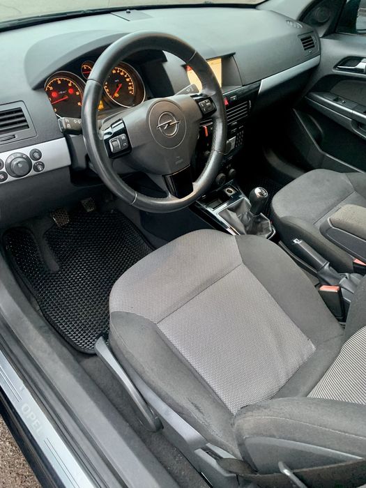 Опель Астра 1,7диз 2010г 233.км