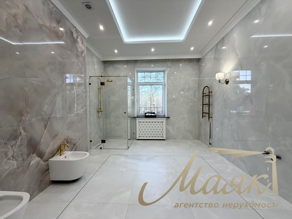 Продаж будинку площею 418,6 м² з виходом до води на ділянці 50 соток у КМ Dream Village, с. Лебедівка