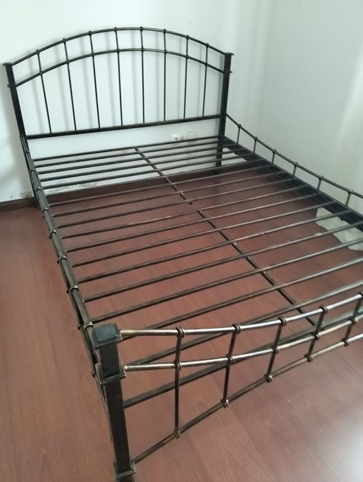 Vendo cama em ferro